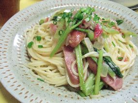 ソーセージとこまつ菜のパスタ