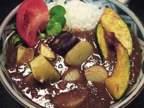 グリルした野菜がのってるカレー